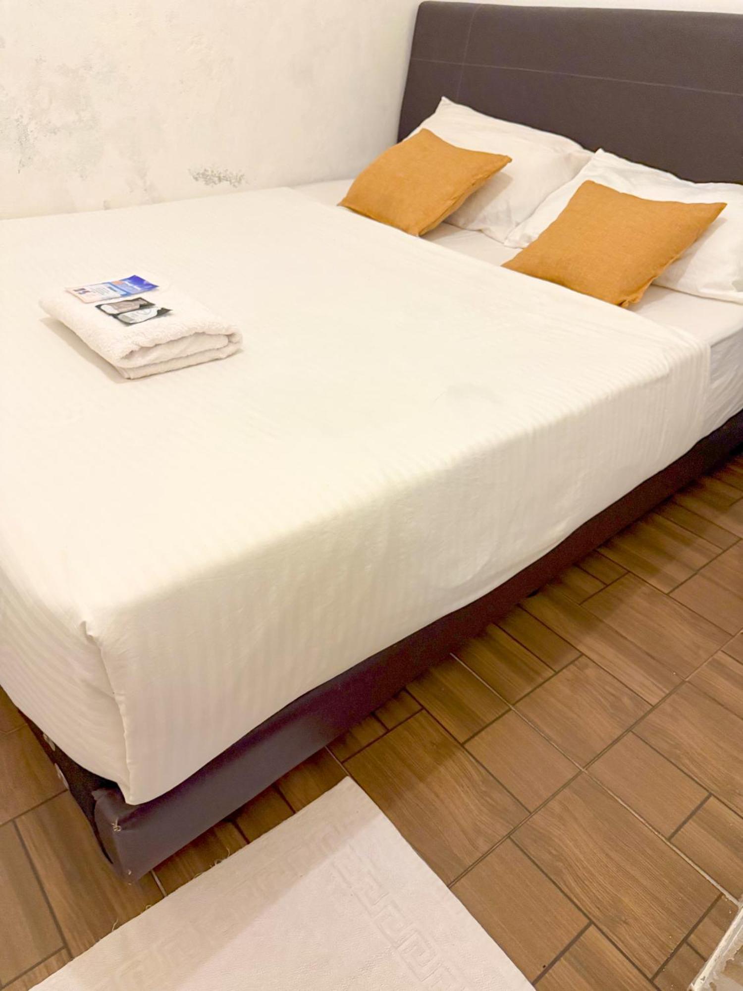 Tonight Hotel George Town Esterno foto